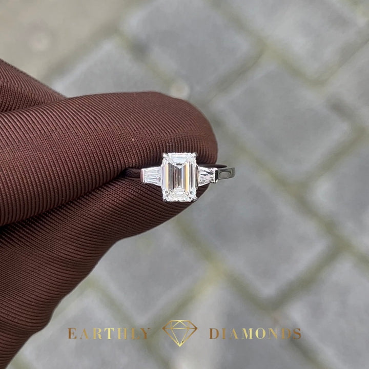 1Ct Emerald With Baguettes Ring